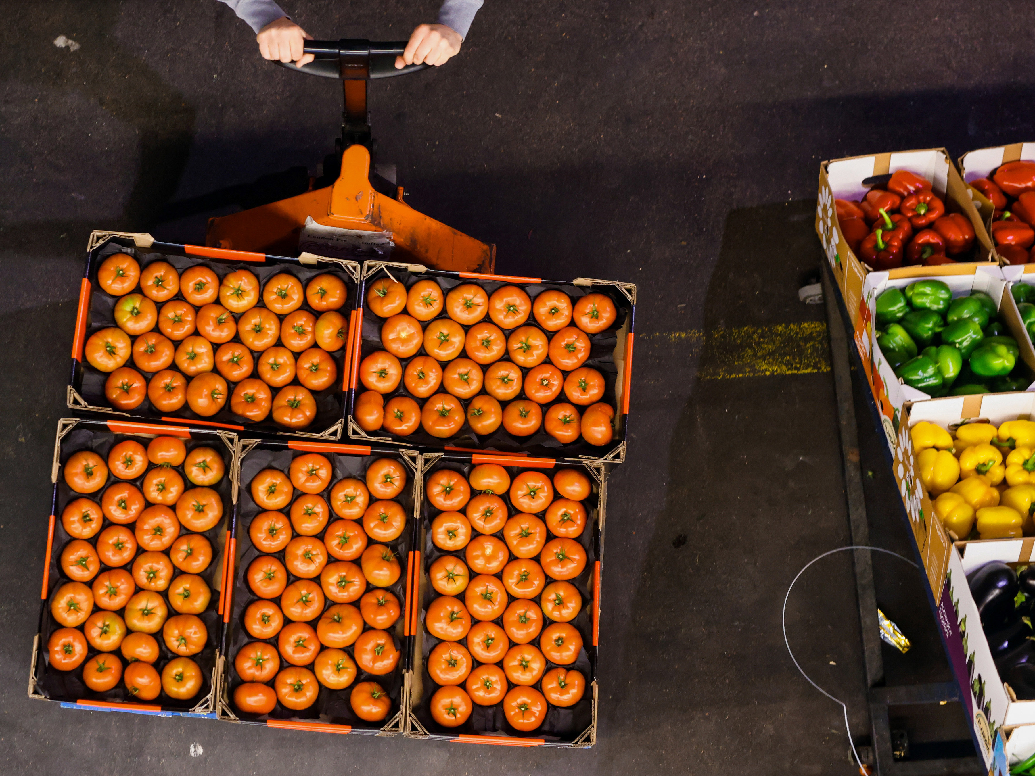Food traceability in a food and beverage supply chain